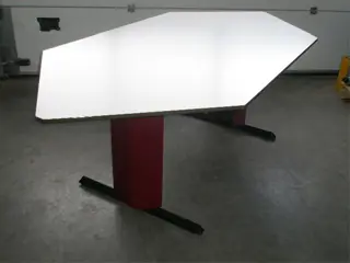 1x Vergadertafel 222x106cm.