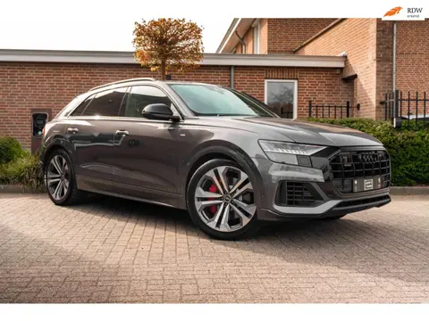 Audi Q8 55 TFSI e Quattro Pro Line S-Line Luchtvering Trekhaak Adaptive LED Matrix 22''