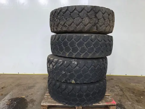 Michelin 365/85 R20 Michelin 365/85 R20 Band – Truckband – Goede Staat PM2822