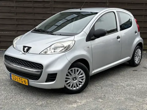 Peugeot 107 1.0-12V XR 5DRS / Nieuwe koppeling! (bj 2010)