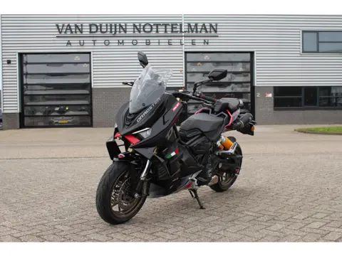 Italjet Dragster 700 Twin Limited 651/700 / 6 bak / Akrapovic / Alarm / NIEUW!