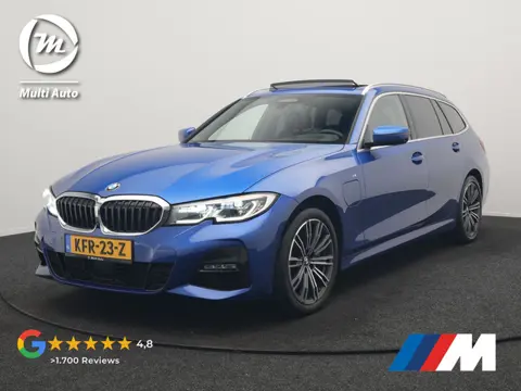 BMW 3 Serie Touring 330e M Sport PHEV 293pk Dealer O.H. | Trekhaak Af Fabriek | Panodak | Head Up | 