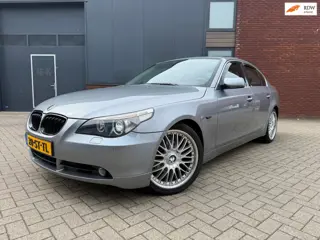 BMW 5-serie 525D High Executive AUTOMAAT/SCHUIFDAK/XENON/MEMORY/NAVIGATIE/DEALER ONDERHOUDEN/RIJDT E