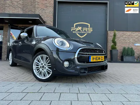 Mini Mini 2.0 Cooper S Chili Serious Business 192PK Automaat Panorama dak Airco navi cruise control 