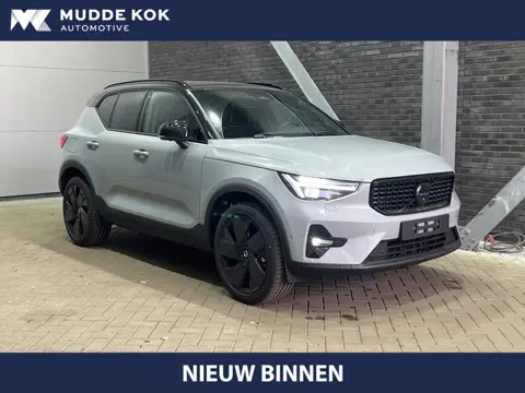 Volvo XC40 B4 Ultra Black Edition | Panoramadak | Trekhaak | 360° Camera | ACC | Stoel+Stuurverwarmi