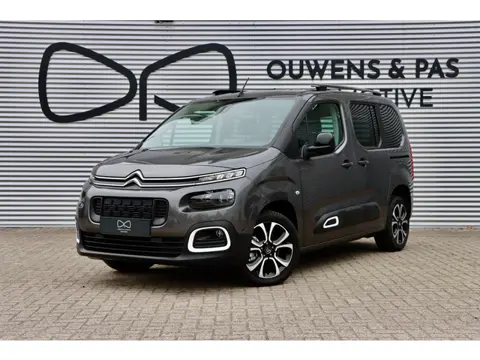 Citroen Berlingo 1.2 PureTech Feel | 1E EIGENAAR | CARPLAY | CAMERA | CRUISE CONTROL | STOELVERWARMI
