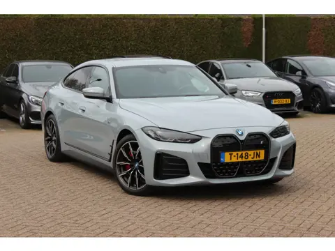 BMW i4 eDrive40 High Executive 84 kWh / SoH 93,5% / Trekhaak / 360Camera / Head-up / Leder / 19'' / 