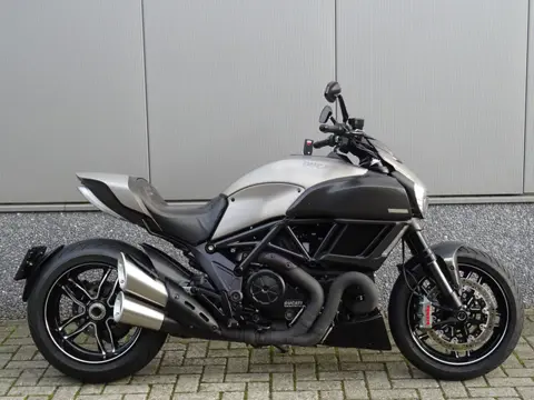 Ducati DIAVEL TITANIUM (bj 2016)