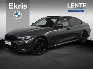 BMW 3-serie 320e BMW 320e Sedan M Sport | Glazen Schuif-/kanteldak | Trekhaak Elektrisch | Harman Ka