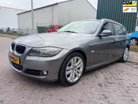 BMW 3-serie Touring 320i Luxury Line Climate Cruise Leer Navigatie Xenon 2 sleutels Ond. Map NAP APK