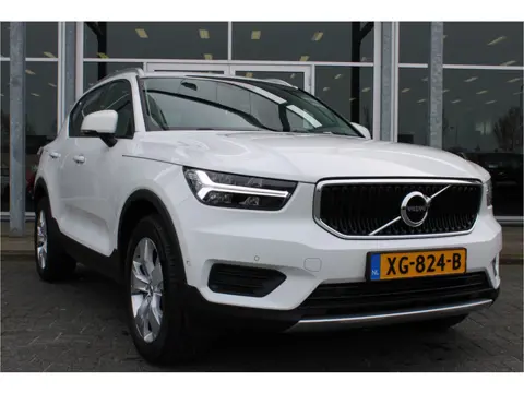 Volvo XC40 T4 191PK Automaat Momentum | Adapt. Cruise | Blis | Verw. Voorstoelen & Stuurwiel | Leder