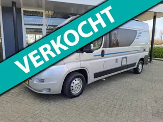 Adria TWIN SL V9 LENGTEBEDDEN/AIRCO/ZONNEPANEEL/NIEUWSTAAT