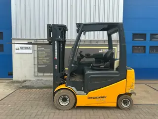 VS-22834 Elektrische triplex heftruck Jungheinrich EFG 425ks