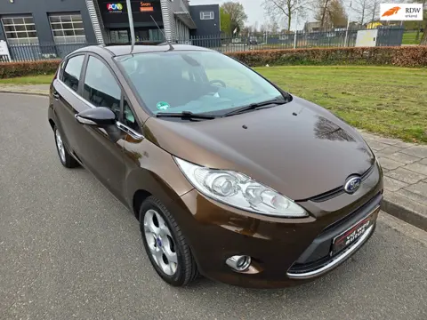 Ford Fiesta 1.25 Ghia 5 deurs zeer mooie auto