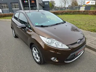 Ford Fiesta 1.25 Ghia 5 deurs zeer mooie auto