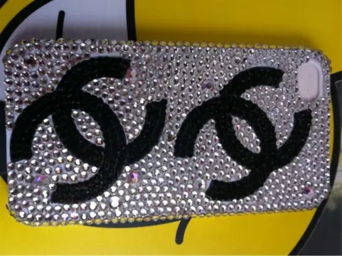 Nieuw! Bling Iphone 4/4S hoes met diamanten!