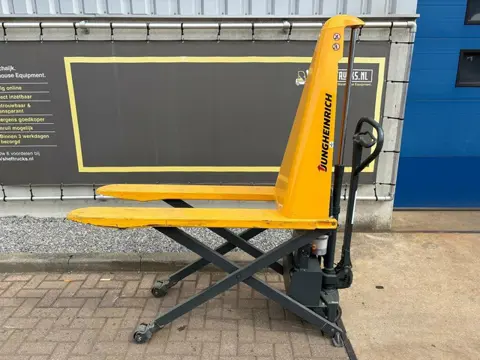 VS-22839 Schaar Hoogheffer AMX10e Jungheinrich werktafel