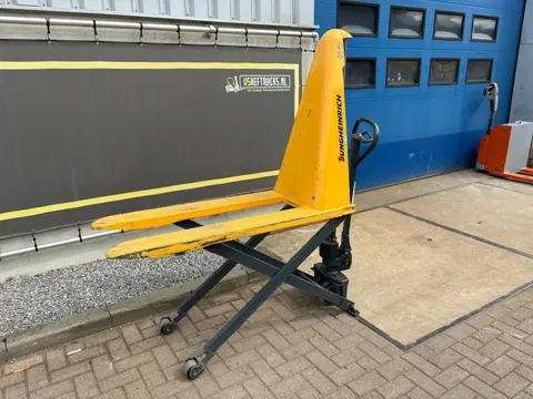 VS-22840 Hand Schaar Hoogheffer Jungheinrich werktafel