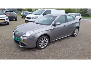 Alfa Romeo Giulietta 1.4 T Distinctive Clima-Cruise-Trekhaak 12 Maanden Bovag Garantie