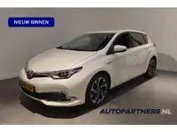 Toyota Auris 1.8 Hybrid Trend - Parelmoerlak - Cruise - Camera - Sensoren voor/achter - 17"