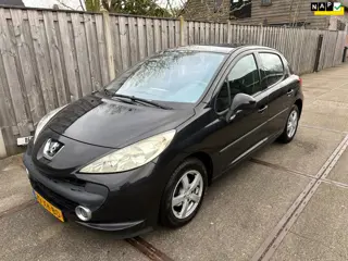 Peugeot 207 1.4-16V XS