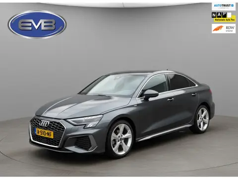 Audi A3 Limousine 30 TFSI S edition, 2 X S- LINE,matrix led, daytona grijs, 1 e eigenaar, 1/2 leder,