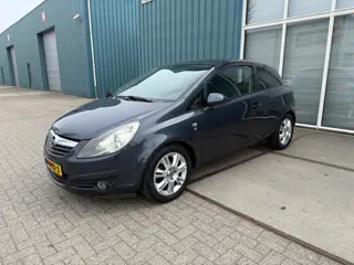 Opel Corsa 1.2-16V Color Edition
