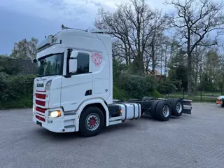 Scania R580 V8 NGS 6x2 King low km (bj 2018, automaat)