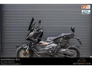 Honda X-ADV 750 | Akra | Mistlampen | Valbeugels |  Custom zadel