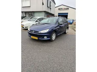 Peugeot 206 SW 1.4 Air-line 2 Airco,Leder Keurig nette en goed rijdende Stationwagen. Prijs is inclu