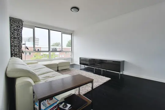 Woning aan de Ennemaborg te Amsterdam