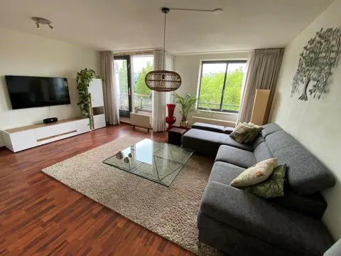 Woning aan de Kempenlaan te Amsterdam