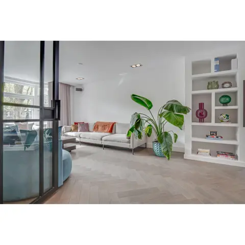 Woning aan de Rooseveltlaan te Amsterdam