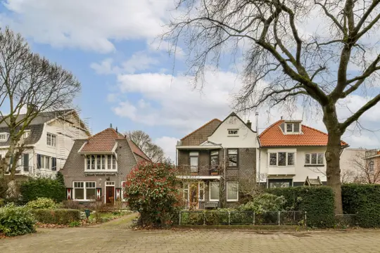 Woning aan de Meeuwenlaan te Amsterdam