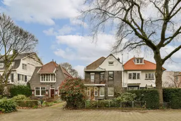 Woning aan de Meeuwenlaan te Amsterdam