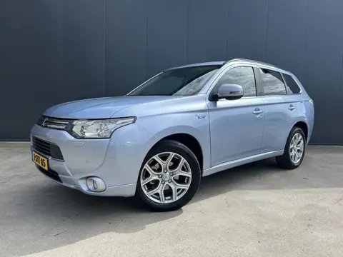 Mitsubishi Outlander 2.0 PHEV instyle+ OPEN DAK ECC CAMERA NAVI ADAP CRUISE LEER