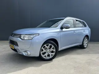 Mitsubishi Outlander 2.0 PHEV instyle+ OPEN DAK ECC CAMERA NAVI ADAP CRUISE LEER