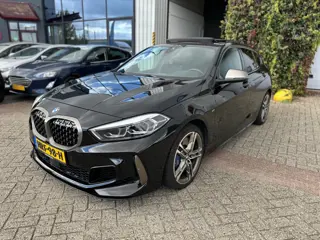 BMW 1-serie M135i xDrive High Executive,PANO,HUD,Camera