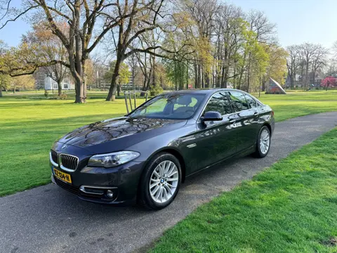 BMW 5-serie 520i Luxury Edition automaat- goed onderhouden
