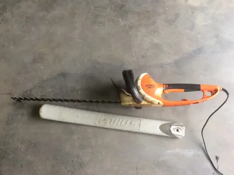 Haagschaar electrisch STIHL HSE 71, (nog steeds in gebruik, kan dus ook getest worden)