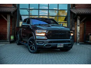 Dodge Ram 1500 5.7 V8 Laramie night | 1900 km rij bereik | | 1e eigenaar | org nl |