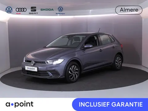 Volkswagen Polo 1.0 TSI Life 95 PK | Navigatie via app | LM velgen | Parkeersensoren voor en achter 