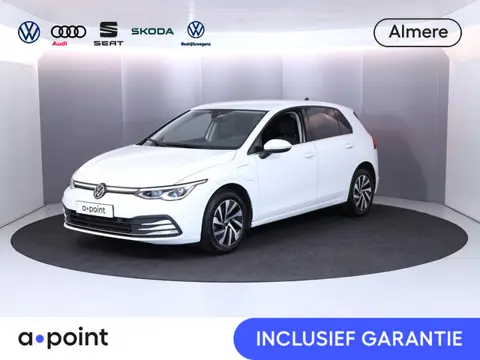 Volkswagen Golf 1.4 eHybrid Style | Navigatie | Parkeersensoren | Adaptieve cruise control | Stoelve