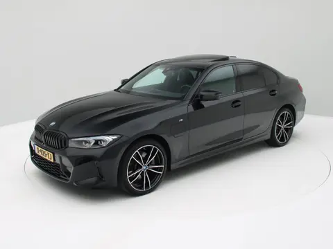 BMW 3-serie 320e Panorama / M-Sport Shadowline / Aerodyn.pakket / Elec.klep / Origineel NL