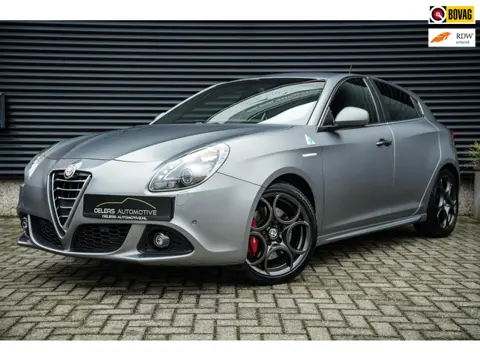 Alfa Romeo Giulietta 1.750 Turbo Veloce | Matt Grijs | Bose Sound | Leder / Alcantara | Navi | Clima