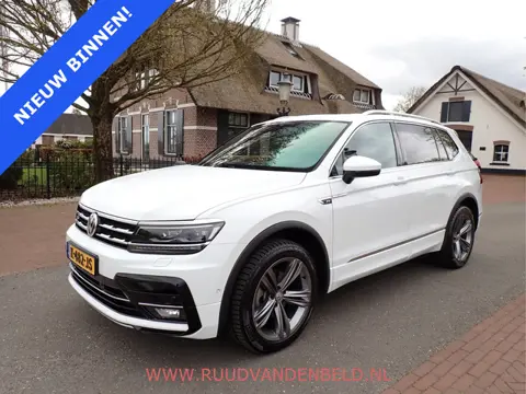 Volkswagen Tiguan Allspace 1.5 TSI R-LINE ACC / KEYLESS / TREKHAAK / PANODAK