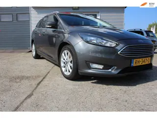 Ford Focus Wagon 1.0 Titanium, nieuwe distributie-set, trekhaak, navigatie, cruisecontrol, boekjes, 