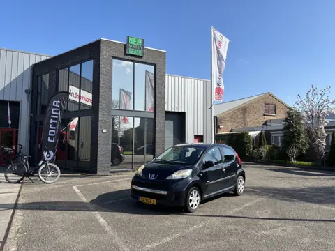 Peugeot 107 1.0-12V Millesim 200 (bj 2011)