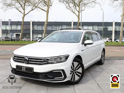 Volkswagen Passat Variant GTE 1.4 TSI PHEV 218PK | Panodak | Vol Leer | Keyless | Camera | Getint Gl