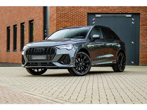Audi Q3 45 TFSI e S Edition | 360° camera | Trekhaak elek. | Standkachel | Ambianceverlichting | Key